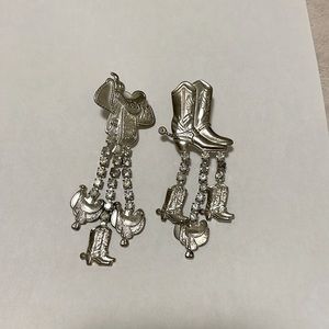 Stunning western inspired earrings!